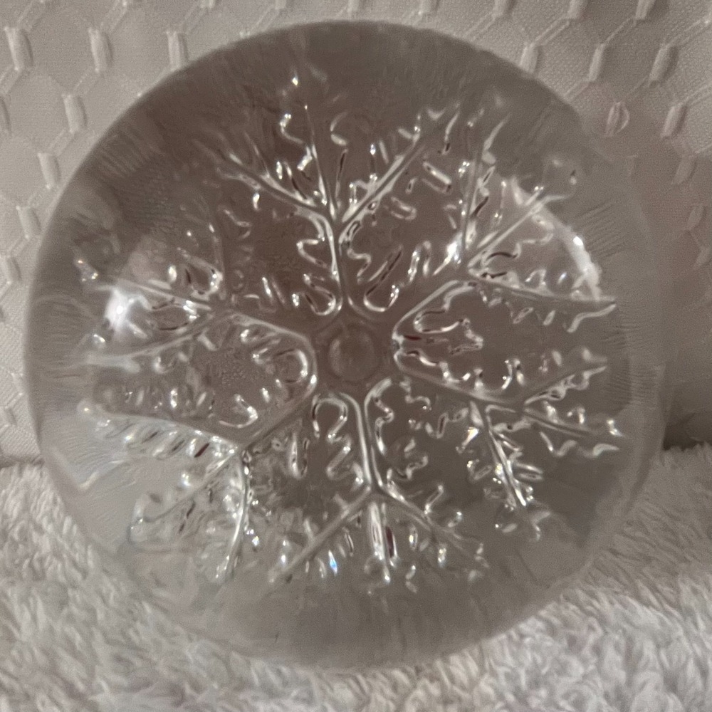 Cristal France 24% Lead Crystal Snowflake Paperweight 3 1/2"